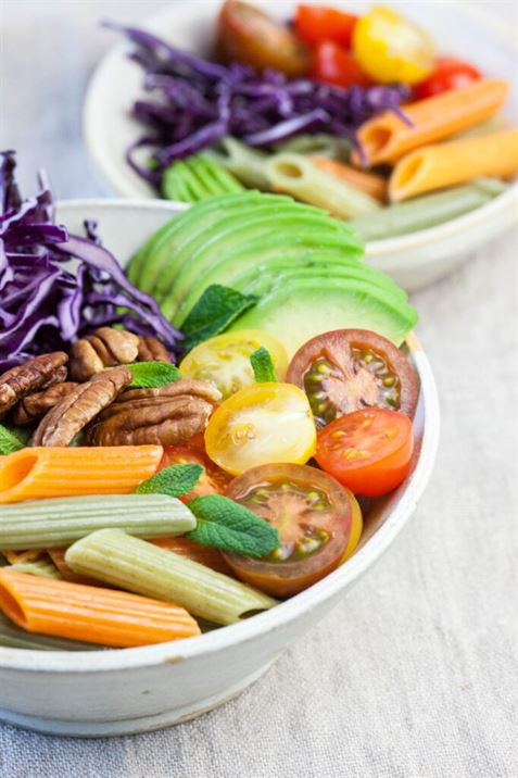buddha bowl de multi vegetales con vegetales de temporada  scaled