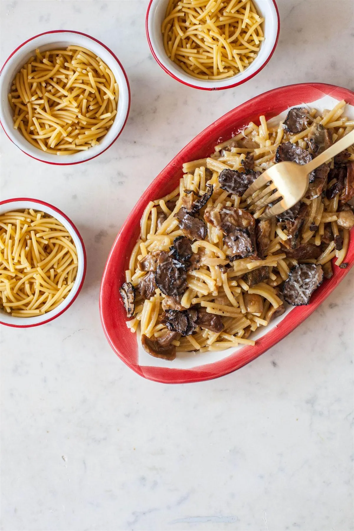 fideo perla con salsa cuatro quesos y trufa negra1 1 scaled 1
