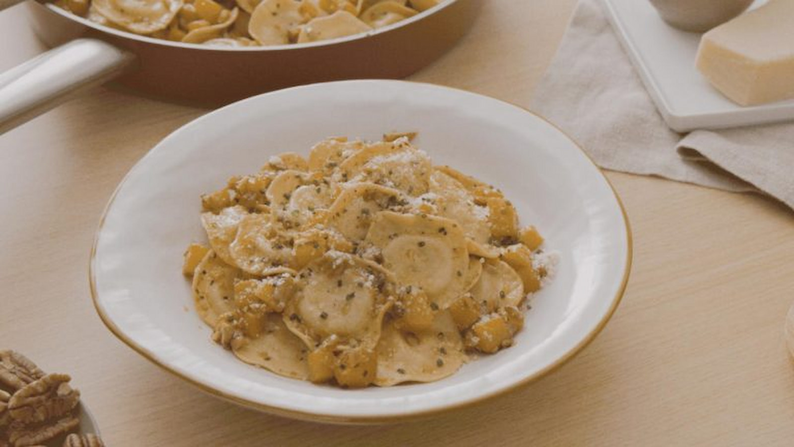 ravioli de jamon iberico con calabaza y nueces 1 1 768x432 1